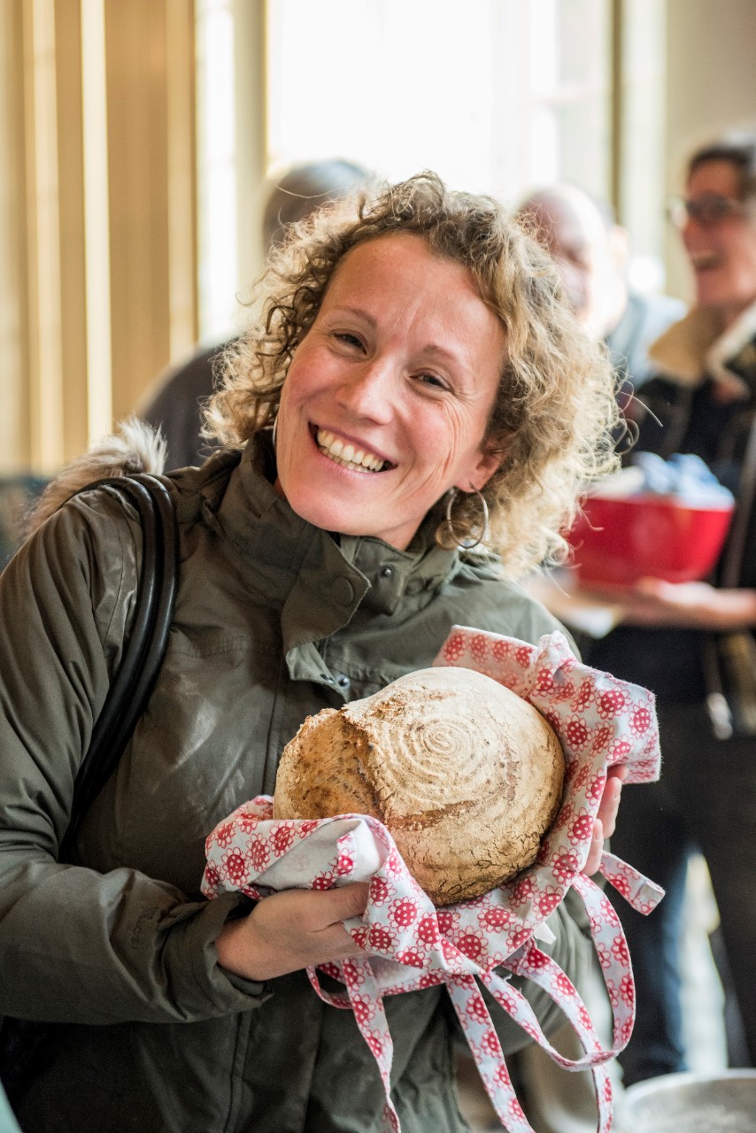 Foto van deelnemer aan bakworkshop