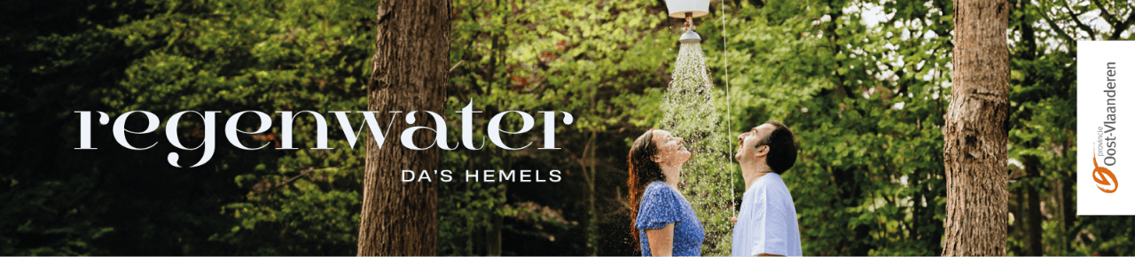 campagnebeeld regenwater da's hemels, een man en een vrouw staan onder een buitendouche, logo provincie oost-vlaanderen