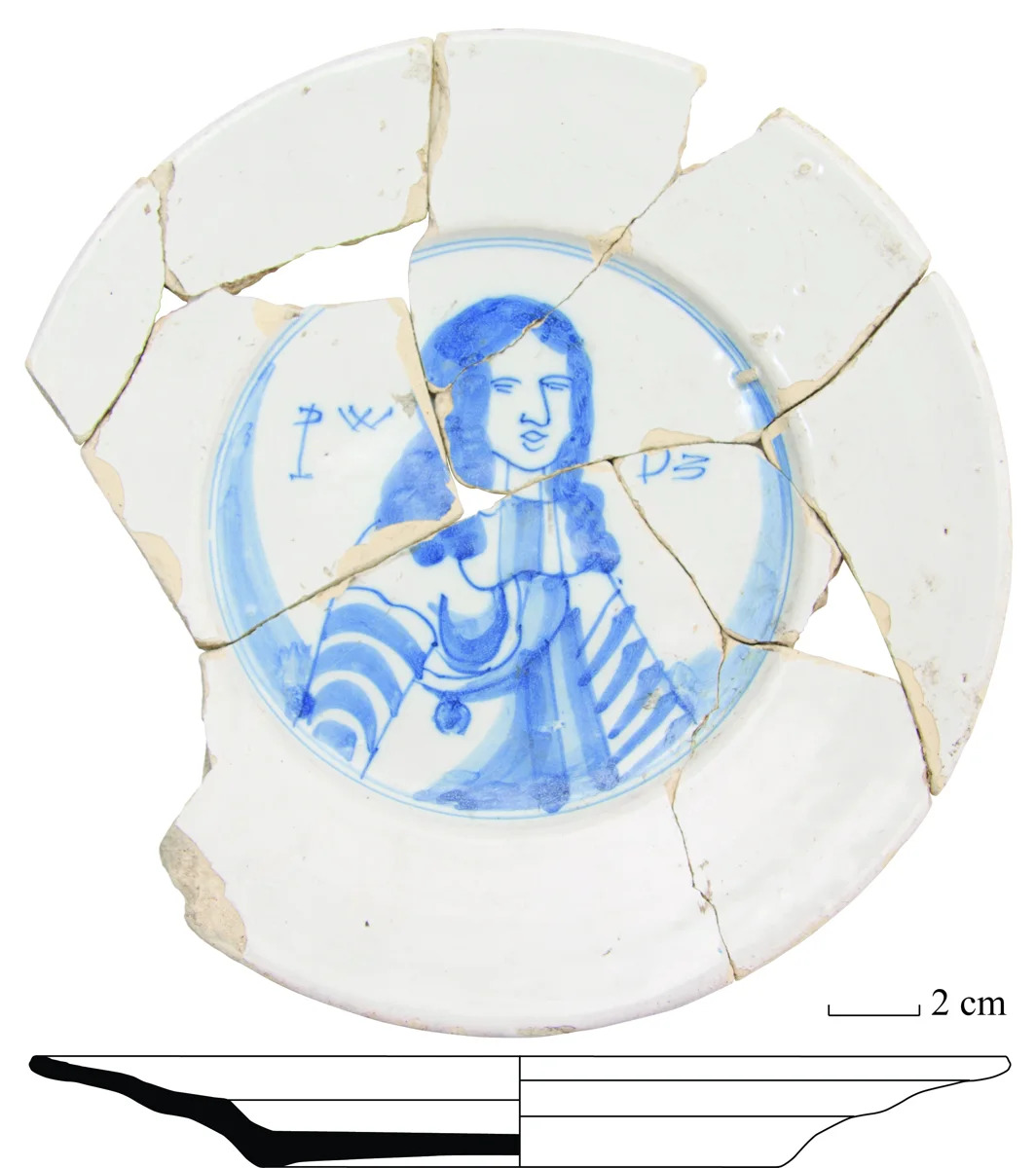archeologische vondst: bord met blauwe tekening van man