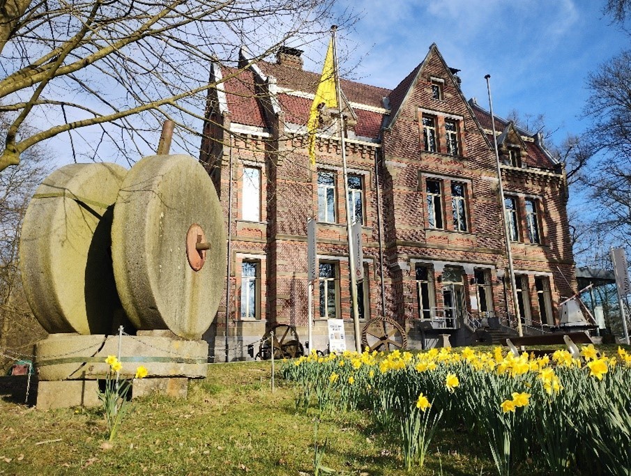 vooraanzicht Mola molencentrum