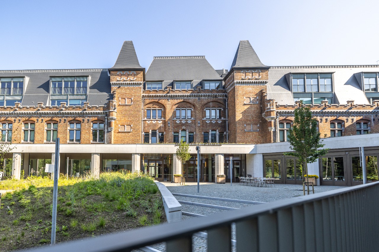 Ingang van het Provinciehuis